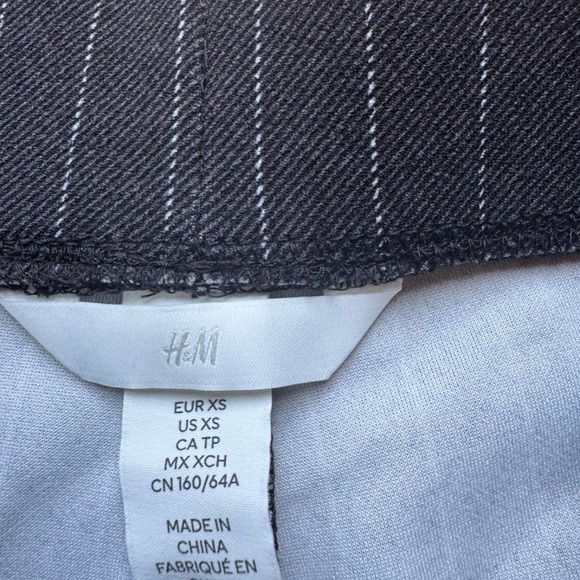 Gray Pinstripe Women's Wide-Leg High rise Pants sz XS NEW NWOT Price Firm! - Picture 11 of 12